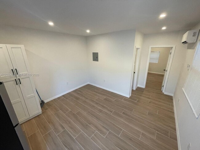 Building Photo - 6801 SW 22nd St Unit 01