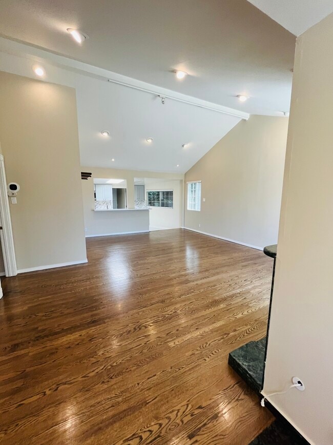 Photo - 729 Orange Dr