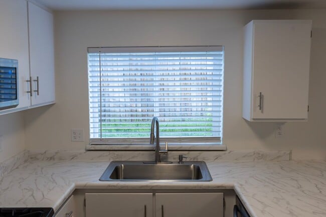 Photo - 6291 2200 West