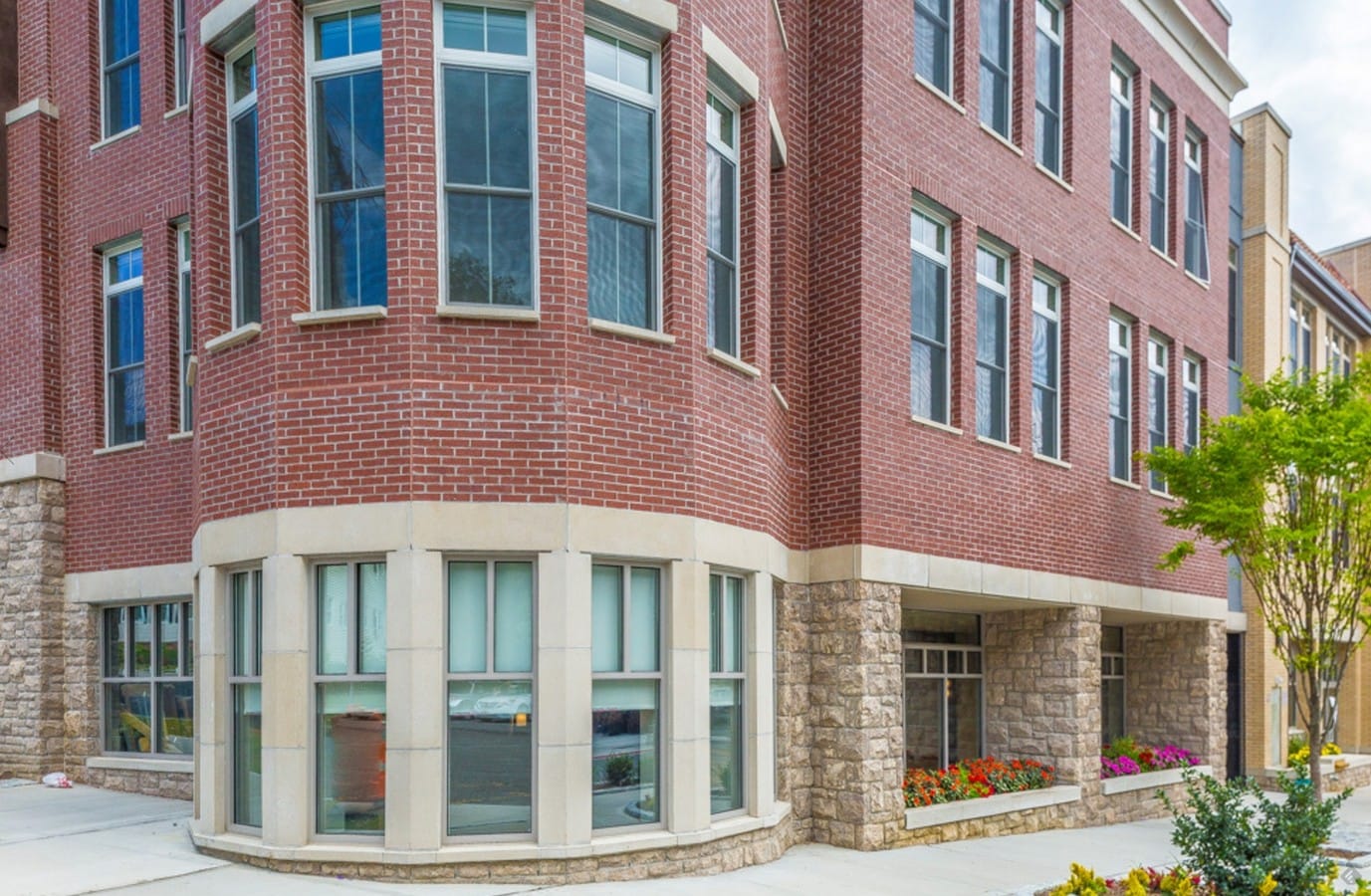 The Avenue at Crestwood - The Avenue at Crestwood Apartments