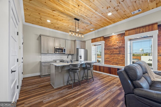 Photo - 958 Church St