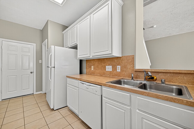 Photo - 110 N Burberry Park Cir