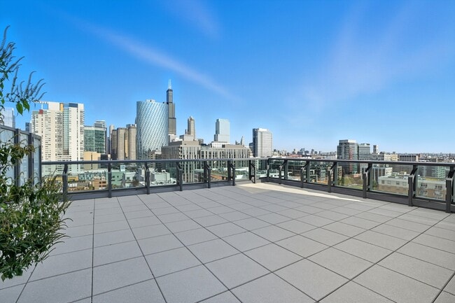 Photo - 932 W Washington Blvd