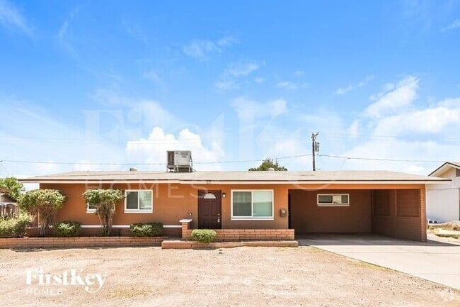 Building Photo - 1021 E Millett Ave Rental