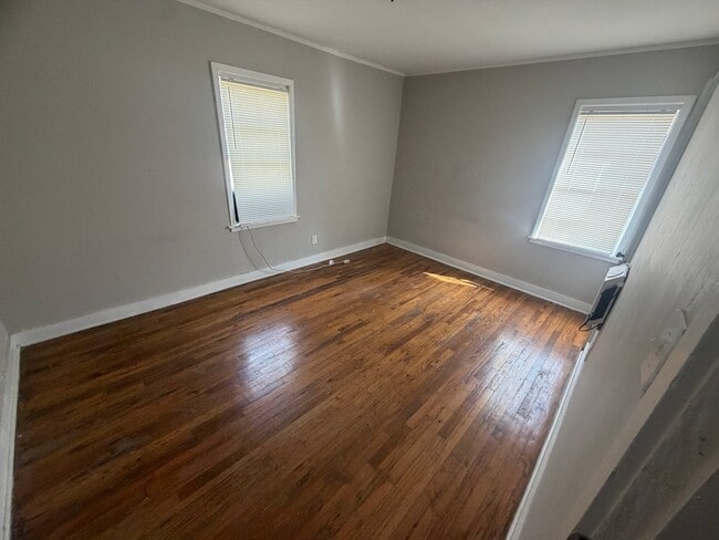 273 W Essex Ave