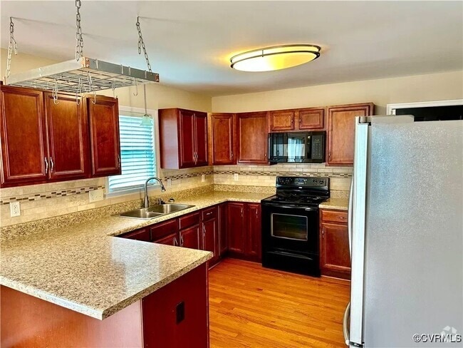 Building Photo - 2905 Meadowview Blvd Rental