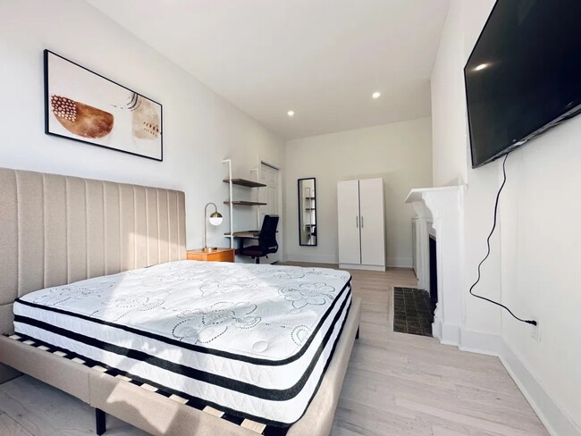 Photo - Furnished room/NOT APARTMENT Unit 3