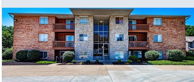 Building Photo - 5365 Camelot Dr Unit 39 Rental