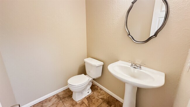 Photo - 374 Lake View Dr