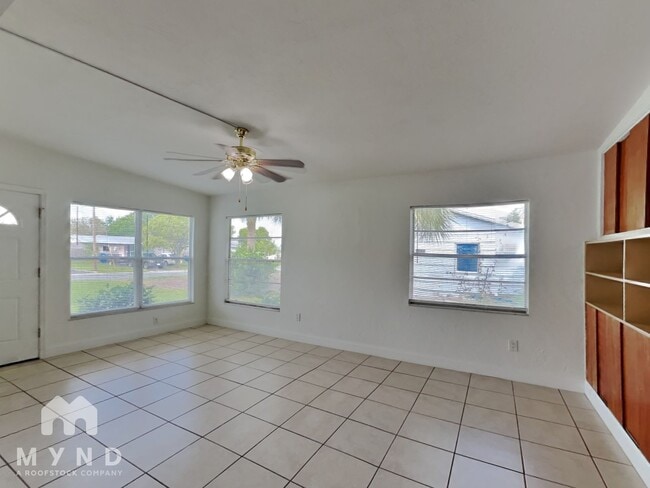 Photo - 7563 Meadowlawn Dr N