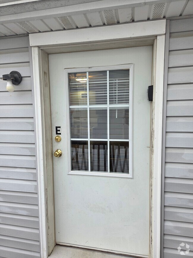 Building Photo - 2 S Main St Unit E Rental
