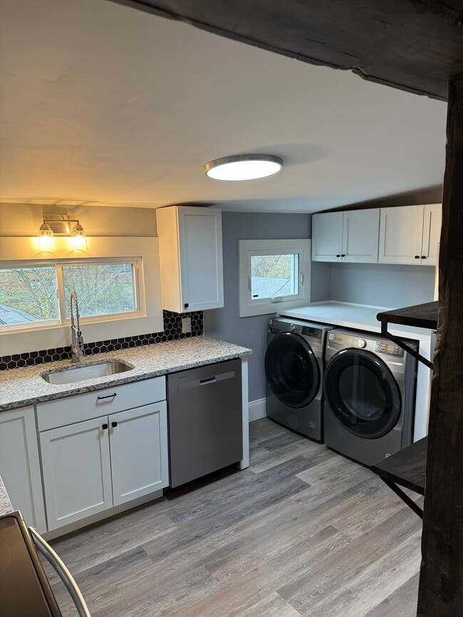 Photo - 1324 Main St Unidad B