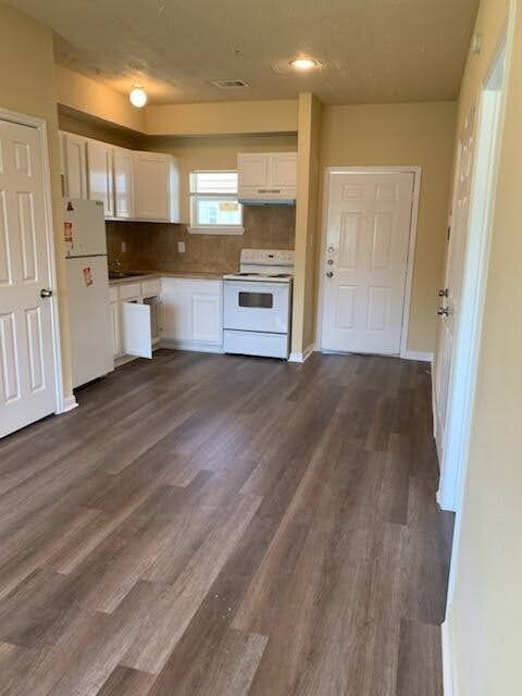Building Photo - 4720 Yellowstone Blvd Unit 2 Rental