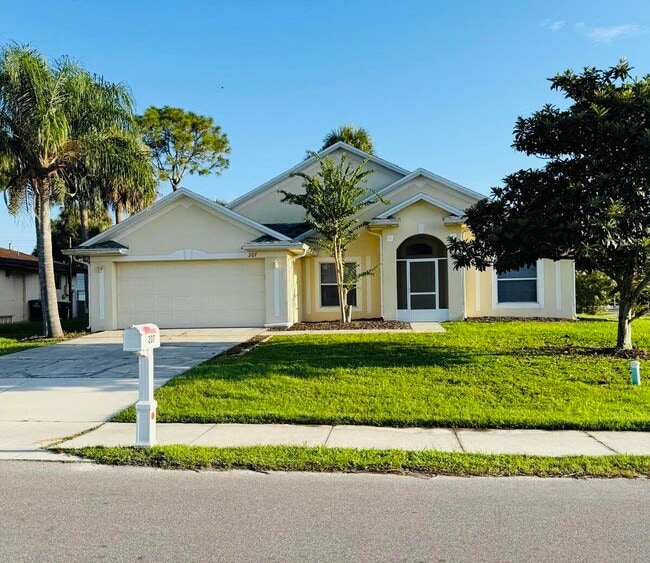 Photo - 207 Alcantarra St NW