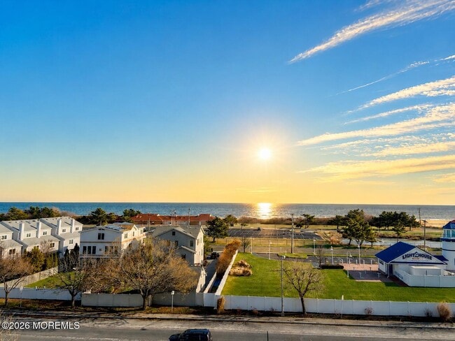 Building Photo - 422 Ocean Ave N Unit 5C