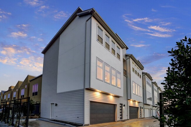 Building Photo - 2914 Cline St