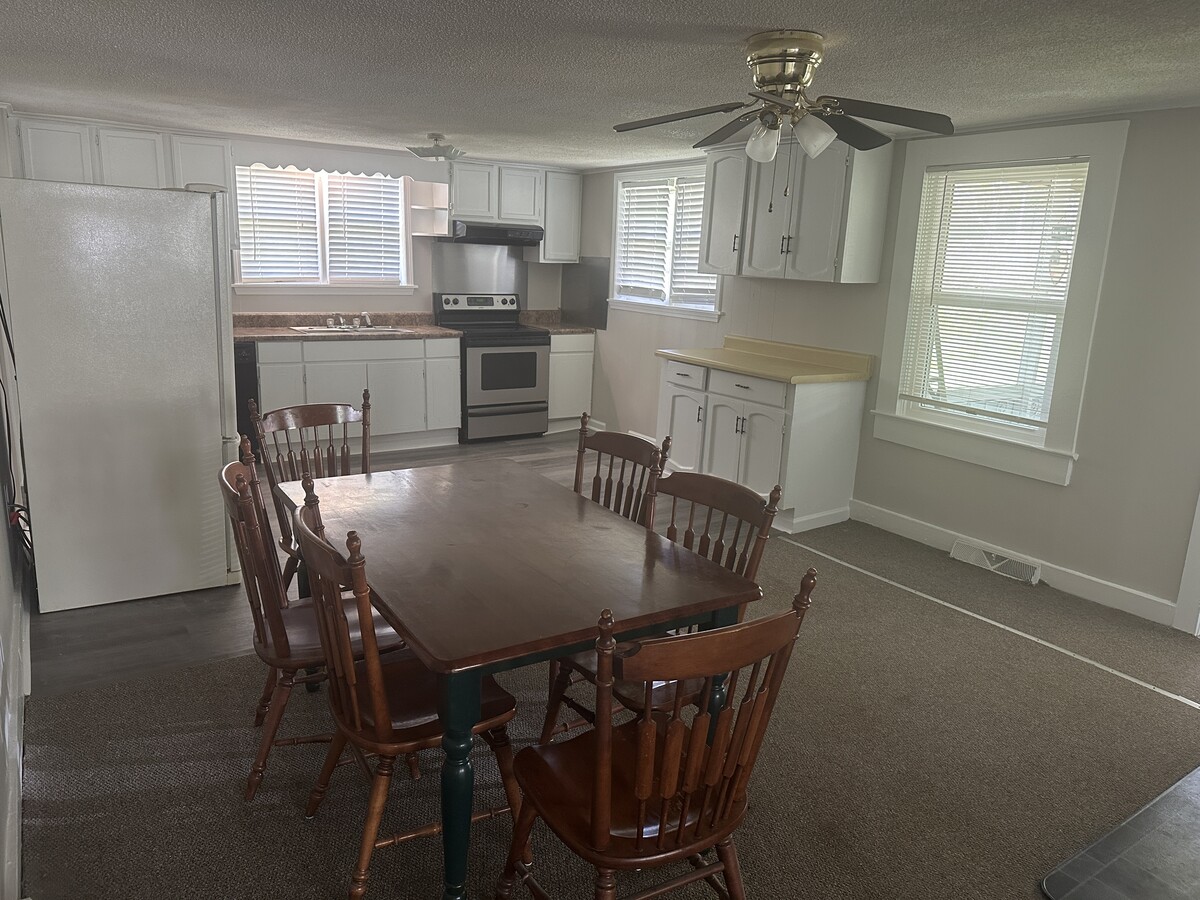 Photo - 435 W Queen St