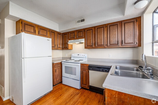 2BR, 1.5BA - 900SF - Kitchen