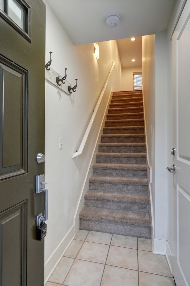 Photo - Elegant 2 Bedroom/1 Bath Town Home in Perf...