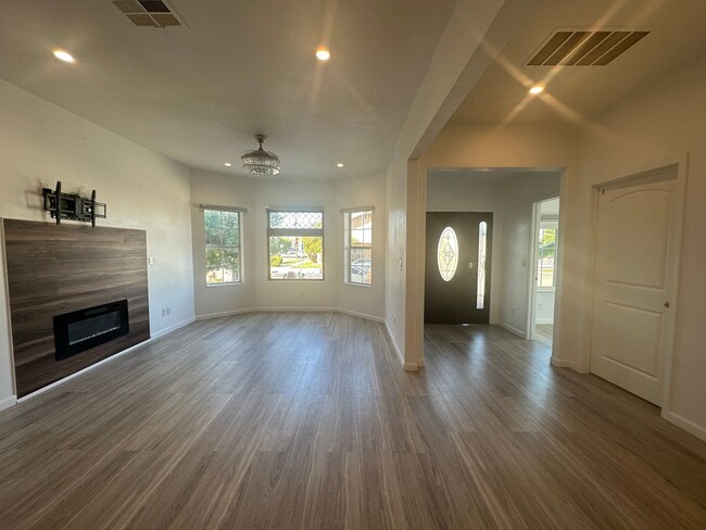 Photo - 1606 E San Fernando St