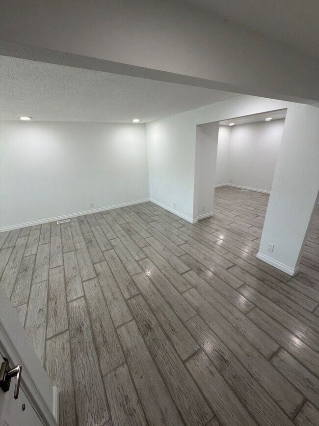 Photo - 1085 Saville Ave