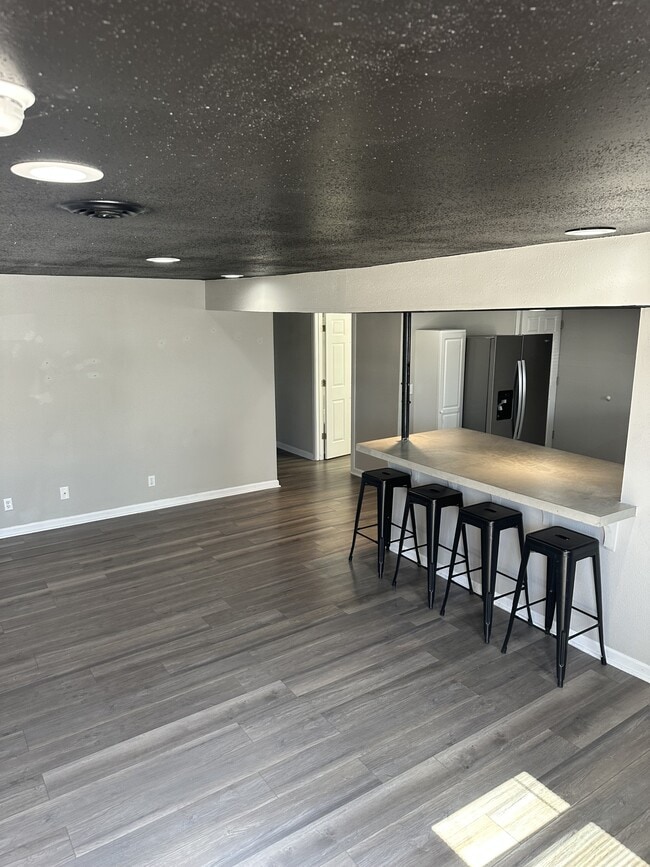 Photo - 600a Sara St