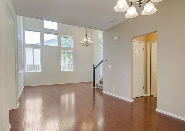 Photo - Spectacular FOLSOM 4/3 - Waiting For You! Please Read Entire Ad For Viewings!