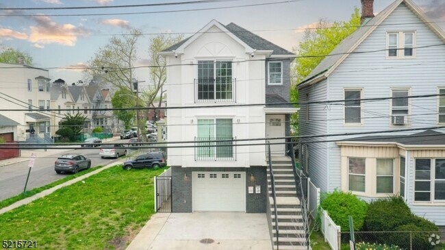 Building Photo - 172 Reid St Unit 1 Rental