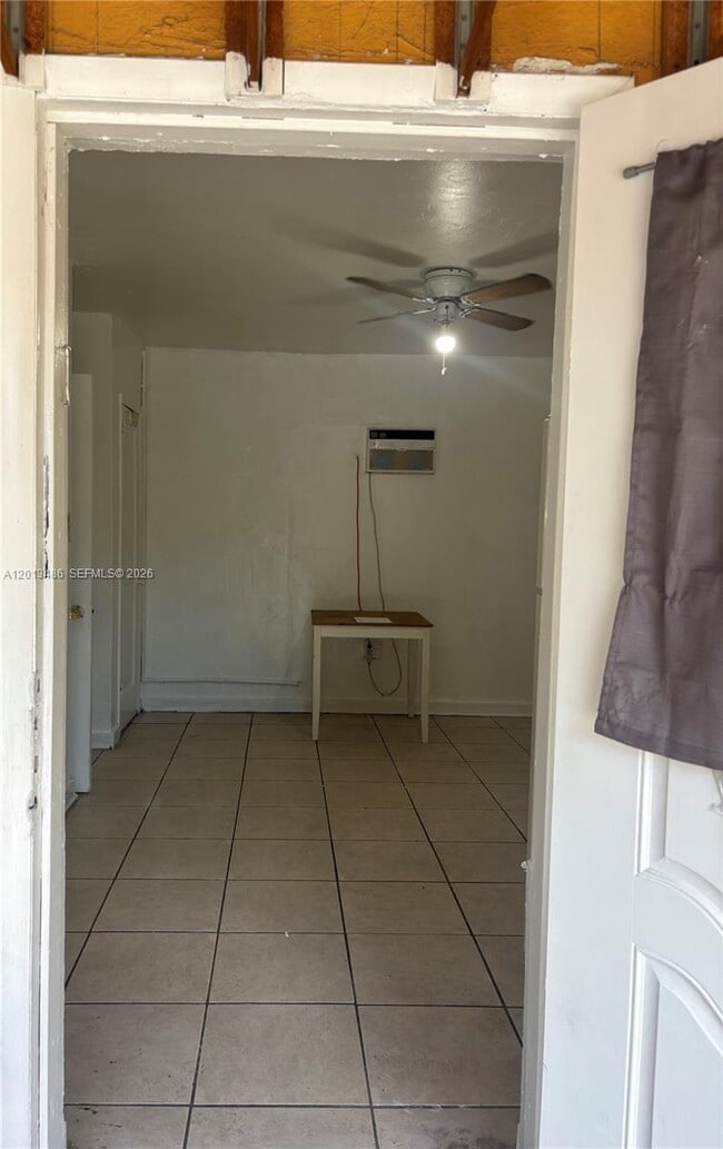 Photo - 725 Opa-locka Blvd Unidad C