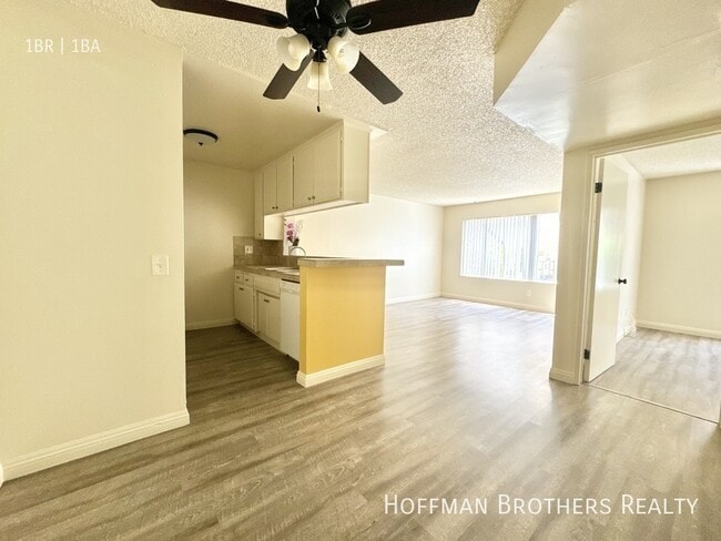 Photo - 9233 Van Nuys Blvd Unidad 209