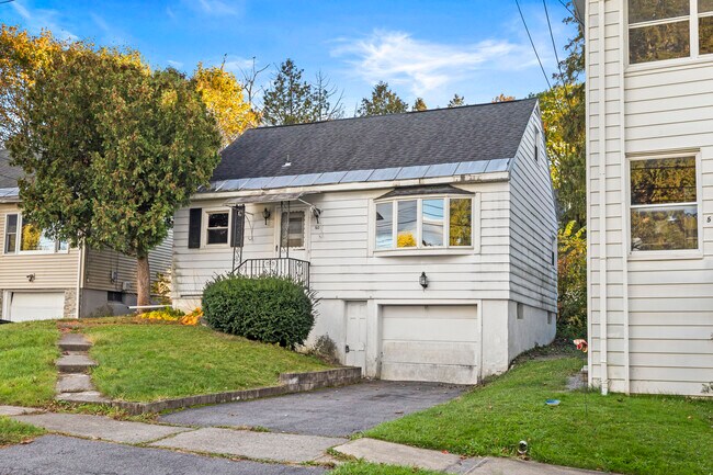 Photo - 60 Leslie Ave