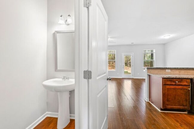 Photo - 5872 Taka Ln