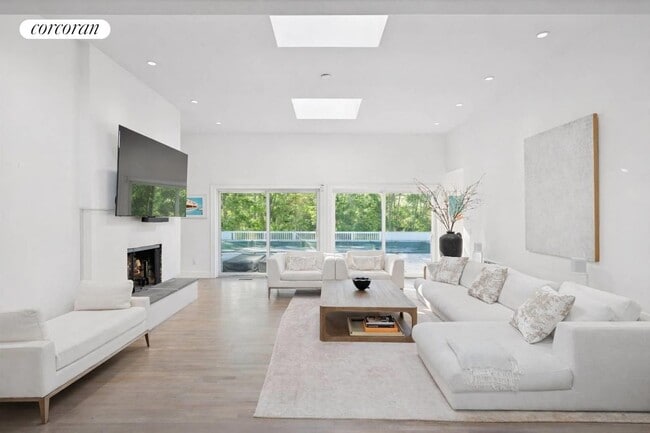 Photo - 3 Southwood Ln