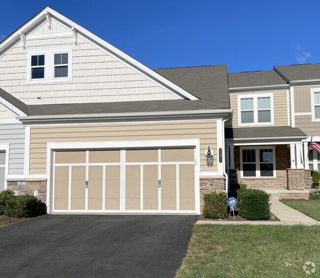 Building Photo - Spectacular 4 Bed 3.5 Bath Townhouse In Br...