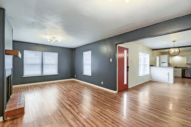 Photo - 8106 Windlake Dr