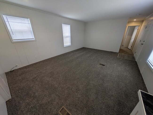 Photo - 16016 Villaire Ave