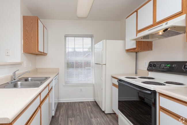 2BR, 2 BA - 1,025 SF