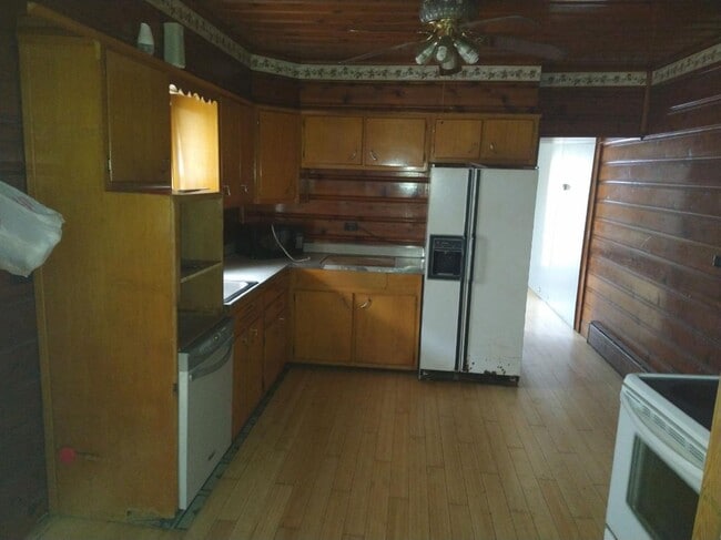 Photo - 634 E 4th St