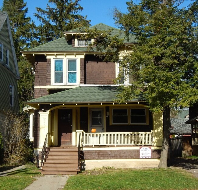 Building Photo - 125 Victoria Pl Rental