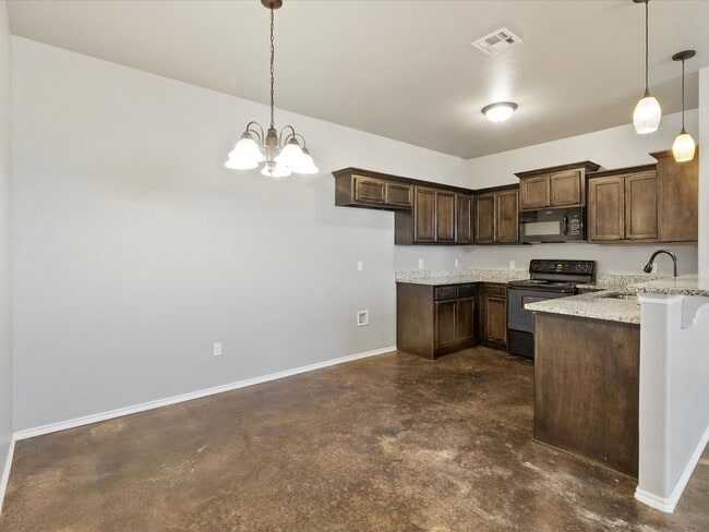 Photo - 3br 2ba duplex with 2 car garage!