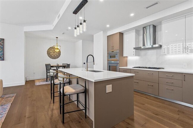 Photo - 2425 Peachtree Rd NE Unidad 503