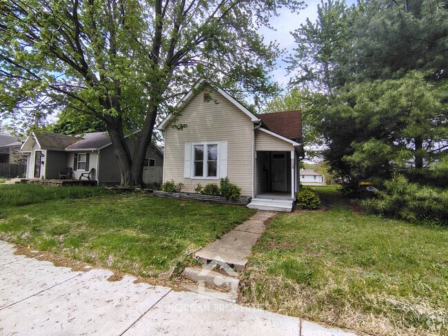 Building Photo - 1120 W 4th St Rental