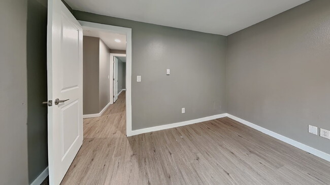 Photo - 1105 S Woodlawn St Unit 2