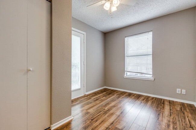 Photo - 312 Mockingbird Ln