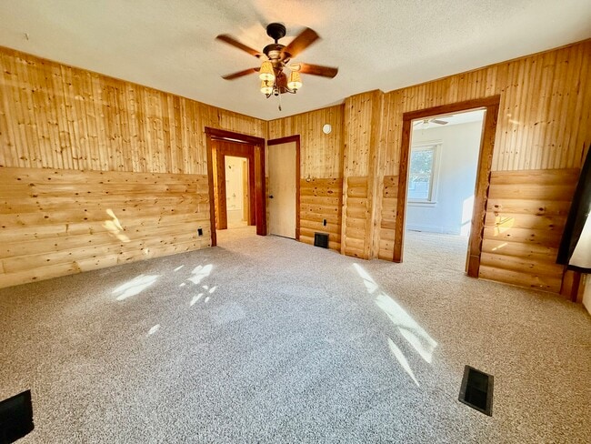 Photo - 802 2nd St NW