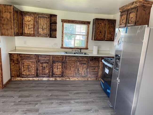 Photo - 462 W Ballf St