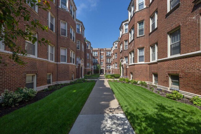 Building Exterior - 5034-5046 S. Woodlawn Avenue