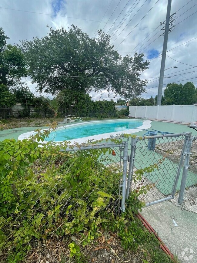 Building Photo - SODO Pool Home in Blankner/Boone school di...