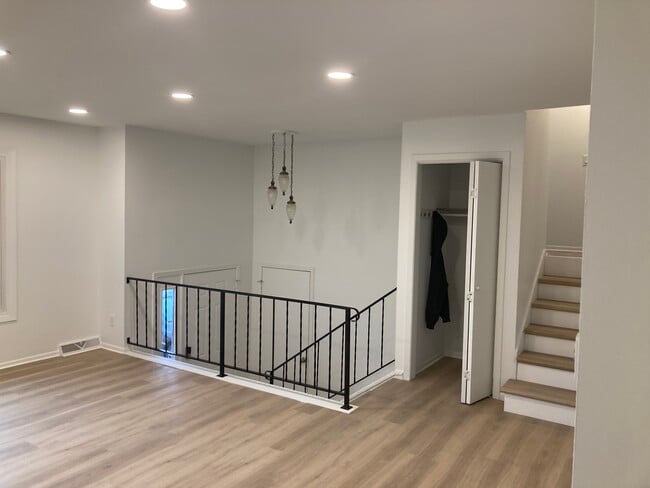 Photo - 431 N Thompson Rd