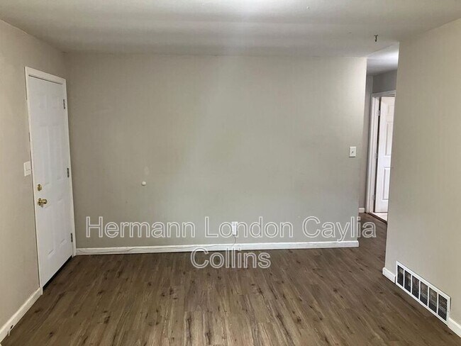 1143 Congress Ave